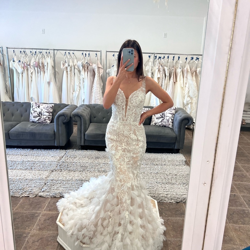 Elegant White Lace Wedding Dress